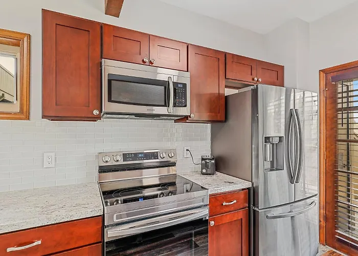 Mountain Oasis Stunning Views Renovated Near Attractions Apartment *