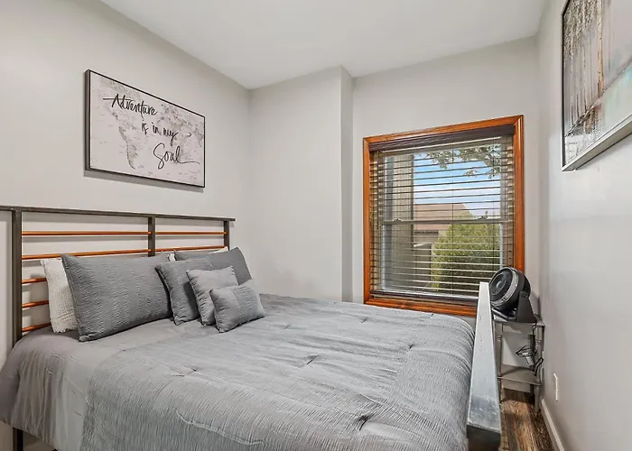 Apartment Mountain Oasis Stunning Views Renovated Near Attractions *