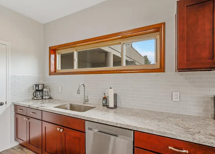 Mountain Oasis Stunning Views Renovated Near Attractions Apartment *